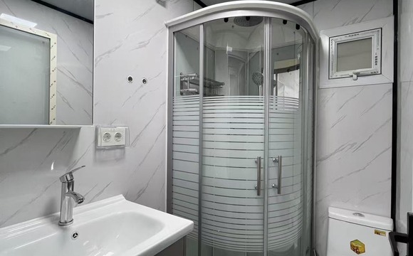 Full Bathroom