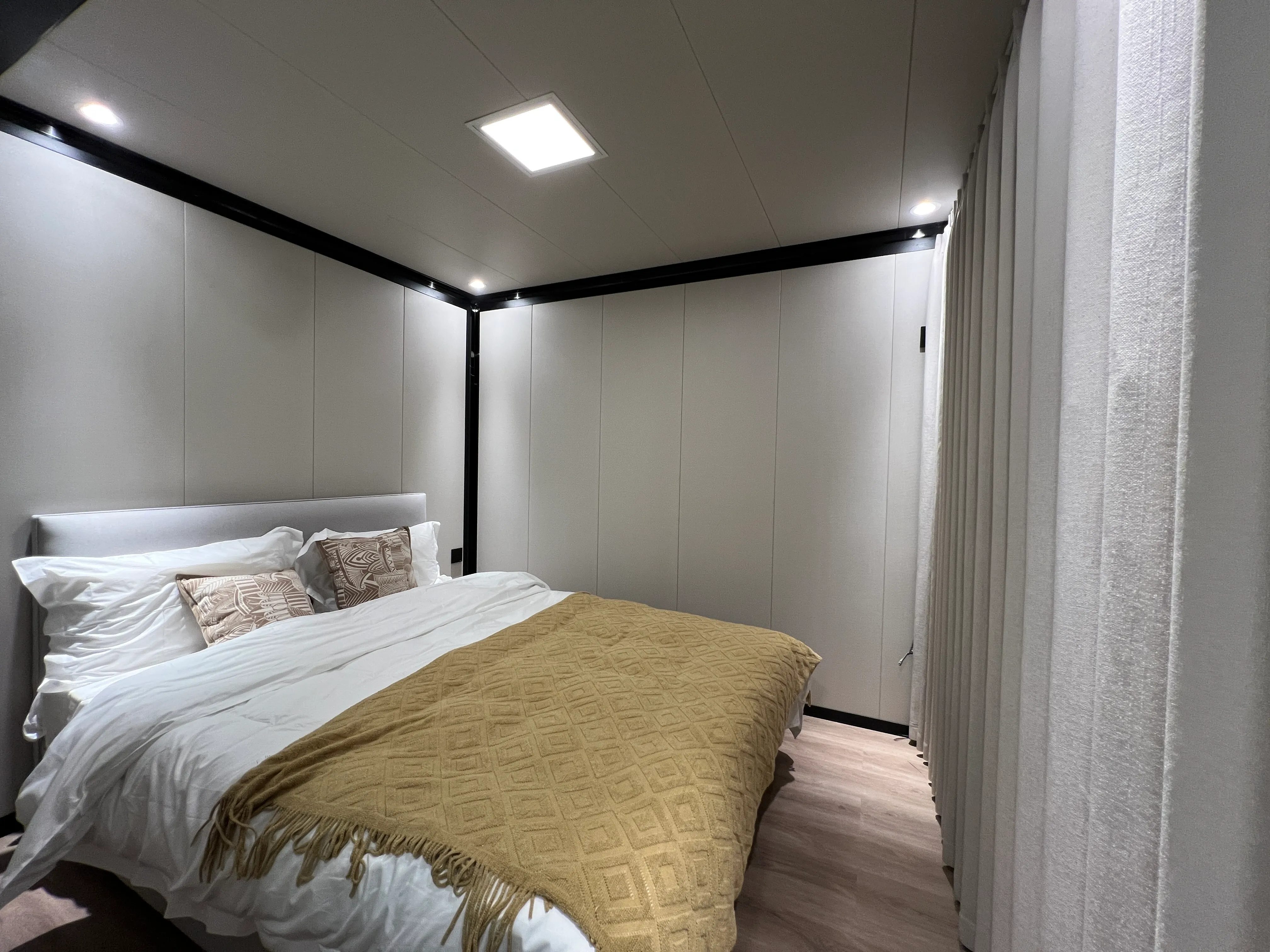 Flat Roof Container House image 8